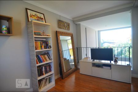 Casa à venda com 600m², 6 quartos e 10 vagasCasa 1 - Sala de leitura