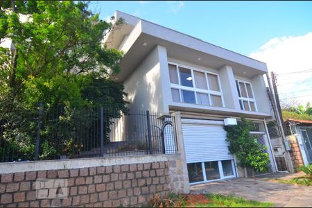 Casa à venda com 600m², 6 quartos e 10 vagasFachada