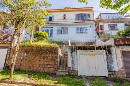 Casa à venda com 214m², 3 quartos e 1 vaga Casa à venda com 214m², 3 quartos e 1 vagaFachada