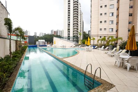 Apartamento à venda com 100m², 3 quartos e 2 vagas Apartamento à venda com 100m², 3 quartos e 2 vagasÁrea comum - Piscina