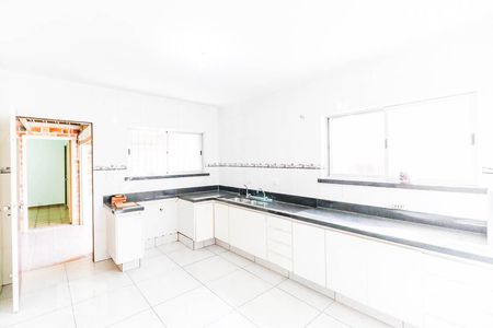 Casa para alugar com 230m², 4 quartos e 4 vagas Casa para alugar com 230m², 4 quartos e 4 vagasCozinha