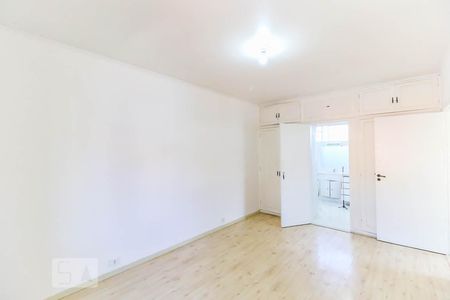 Casa para alugar com 230m², 4 quartos e 4 vagas Casa para alugar com 230m², 4 quartos e 4 vagasSuíte