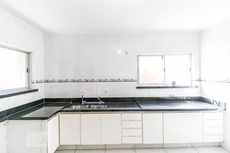 Casa para alugar com 230m², 4 quartos e 4 vagas Casa para alugar com 230m², 4 quartos e 4 vagasCozinha