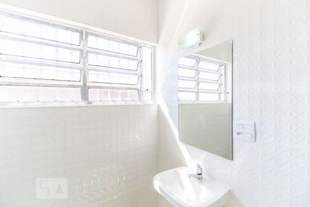 Casa para alugar com 230m², 4 quartos e 4 vagas Casa para alugar com 230m², 4 quartos e 4 vagasBanheiro