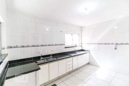 Casa para alugar com 230m², 4 quartos e 4 vagas Casa para alugar com 230m², 4 quartos e 4 vagasCozinha