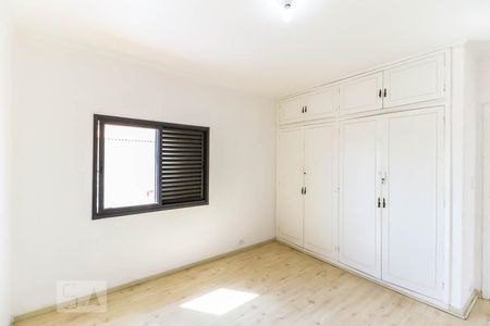 Casa para alugar com 230m², 4 quartos e 4 vagas Casa para alugar com 230m², 4 quartos e 4 vagasQuarto 1