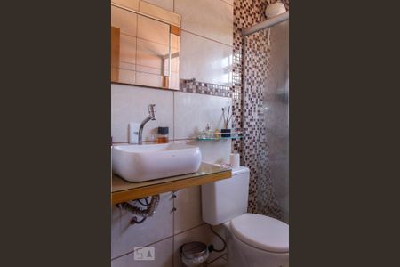 Banheiro de casa para alugar com 3 quartos, 160m² em Jardim Guarapiranga, São Paulo