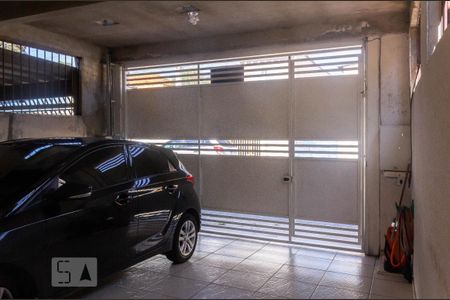 Garagem de casa para alugar com 3 quartos, 160m² em Jardim Guarapiranga, São Paulo