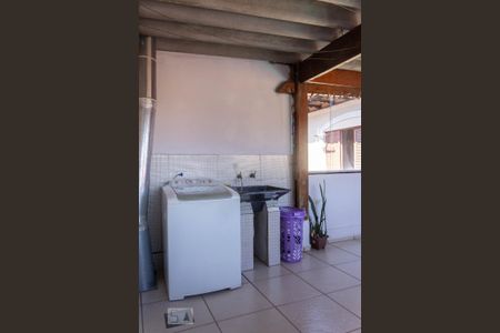 Área de Serviço de casa para alugar com 3 quartos, 160m² em Jardim Guarapiranga, São Paulo