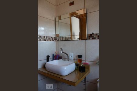 Casa para alugar com 160m², 3 quartos e 2 vagas Casa para alugar com 160m², 3 quartos e 2 vagasBanheiro