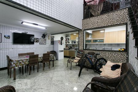 Quintal de casa à venda com 4 quartos, 250m² em Vila Carrão, São Paulo