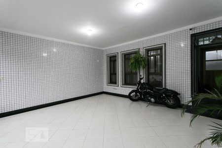 Garagem de casa à venda com 4 quartos, 250m² em Vila Carrão, São Paulo