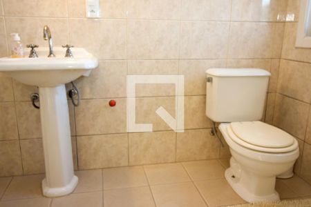 Casa à venda com 312m², 3 quartos e 2 vagas Casa à venda com 312m², 3 quartos e 2 vagasBanheiro da Suíte 1