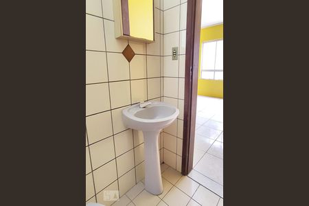 Banheiro de kitnet/studio à venda com 1 quarto, 40m² em Morro do Espelho, São Leopoldo