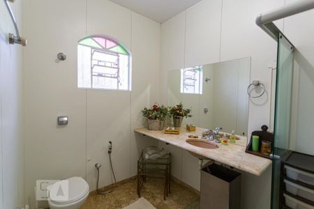 Casa para alugar com 340m², 3 quartos e 3 vagasBanheiro Social