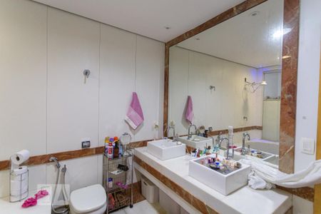 Casa para alugar com 340m², 3 quartos e 3 vagasBanheiro da Suíte 1