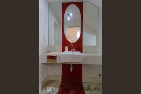 Casa para alugar com 340m², 3 quartos e 3 vagasBanheiro