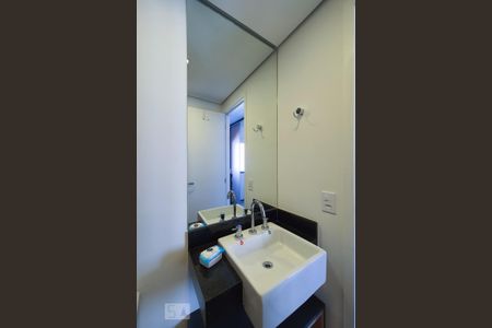 Banheiro de kitnet/studio à venda com 1 quarto, 16m² em Vila Mariana, São Paulo
