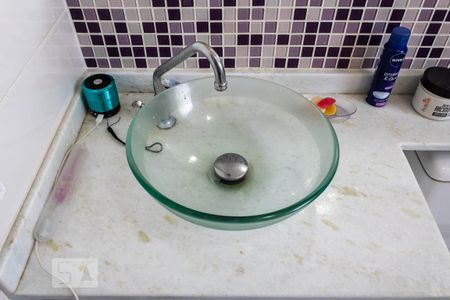 Apartamento para alugar com 59m², 2 quartos e sem vagaBanheiro - Torneira