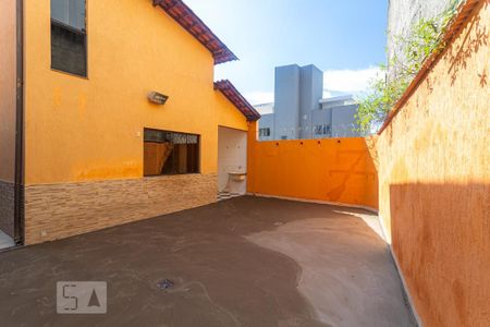 Casa à venda com 340m², 4 quartos e NaN vagasQuintal