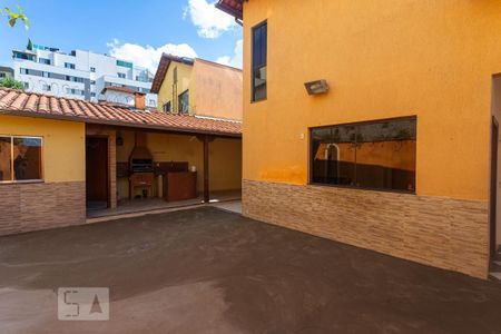 Casa à venda com 340m², 4 quartos e NaN vagasQuintal