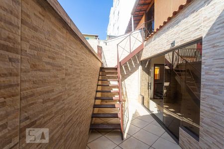 Casa à venda com 340m², 4 quartos e NaN vagasEscada