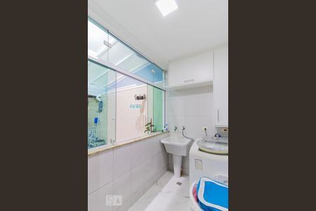 Casa à venda com 167m², 3 quartos e 2 vagasÁrea de Serviço