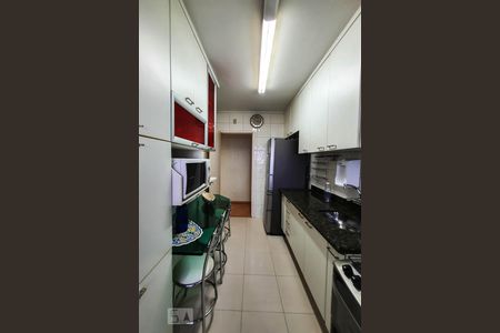Apartamento à venda com 77m², 2 quartos e 2 vagasCozinha