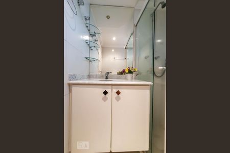 Apartamento à venda com 77m², 2 quartos e 2 vagasBanheiro Social