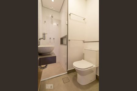 Banheiro Social de apartamento para alugar com 2 quartos, 95m² em Pinheiros, São Paulo