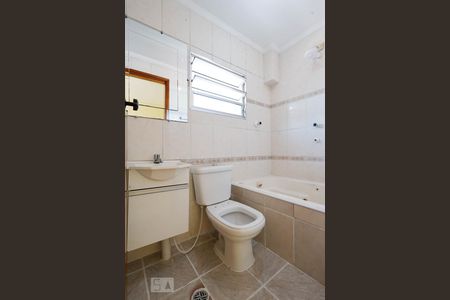 Banheiro da Suíte de casa para alugar com 2 quartos, 105m² em Jardim Peri, São Paulo