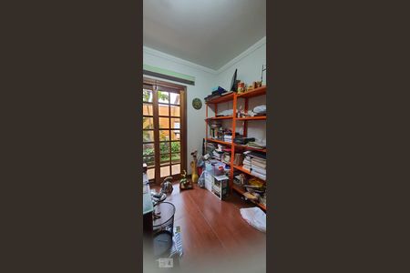 Casa à venda com 220m², 4 quartos e 5 vagasEscritório