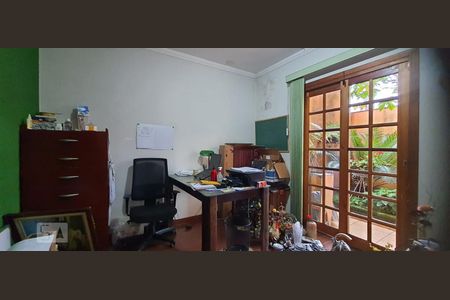 Casa à venda com 220m², 4 quartos e 5 vagasEscritório