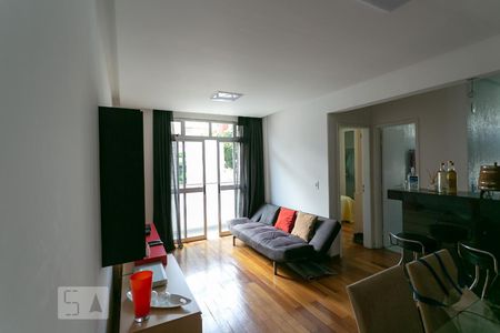 Sala de apartamento à venda com 1 quarto, 50m² em Carmo, Belo Horizonte
