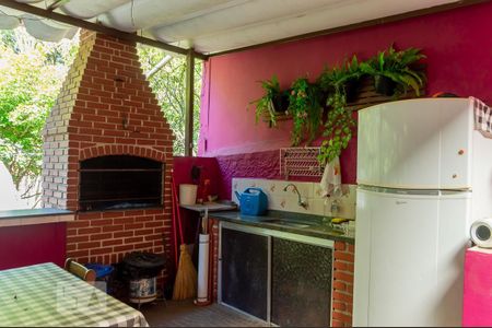 Casa à venda com 450m², 3 quartos e 3 vagas Casa à venda com 450m², 3 quartos e 3 vagasChurrasqueira