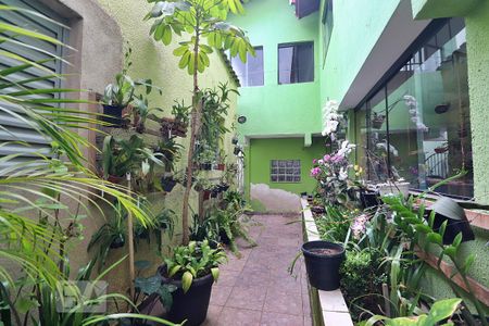 Casa à venda com 392m², 5 quartos e 4 vagasFundos