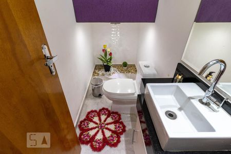 Casa à venda com 250m², 3 quartos e 5 vagas Casa à venda com 250m², 3 quartos e 5 vagasLavabo