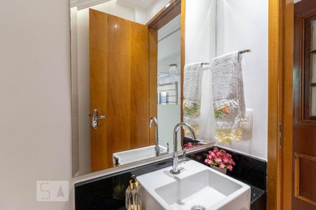 Casa à venda com 250m², 3 quartos e 5 vagas Casa à venda com 250m², 3 quartos e 5 vagasLavabo