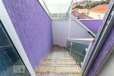 Casa à venda com 250m², 3 quartos e 5 vagas Casa à venda com 250m², 3 quartos e 5 vagasEscada