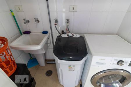 Casa à venda com 250m², 3 quartos e 5 vagas Casa à venda com 250m², 3 quartos e 5 vagasÁrea de Serviço