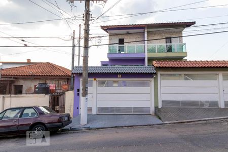 Casa à venda com 250m², 3 quartos e 5 vagas Casa à venda com 250m², 3 quartos e 5 vagasFachada