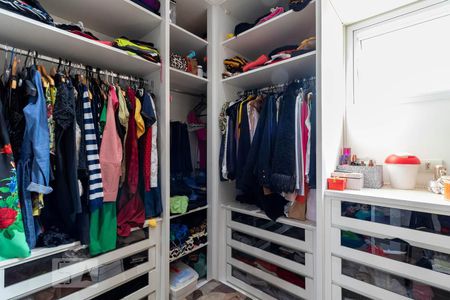 Casa à venda com 250m², 3 quartos e 5 vagas Casa à venda com 250m², 3 quartos e 5 vagasCloset da Suíte 1