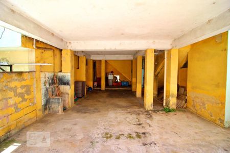 Casa à venda com 200m², 2 quartos e 2 vagasPorão