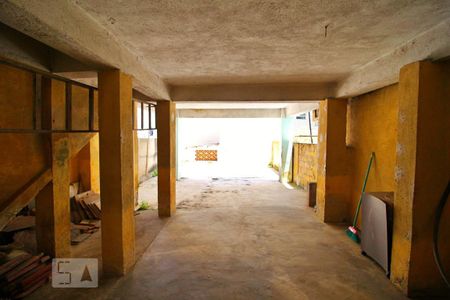 Casa à venda com 200m², 2 quartos e 2 vagasPorão