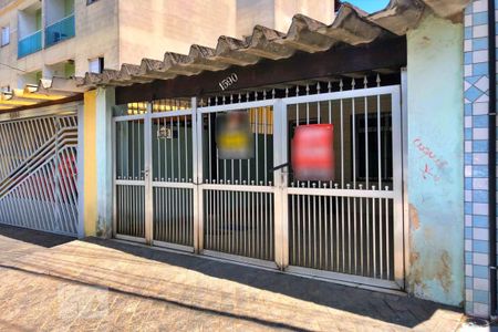 Casa à venda com 200m², 2 quartos e 2 vagasFachada