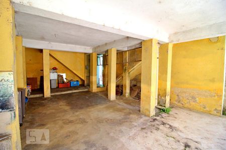 Casa à venda com 200m², 2 quartos e 2 vagasPorão