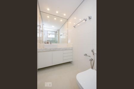 Apartamento à venda com 206m², 4 quartos e 2 vagasBanheiro da Suíte