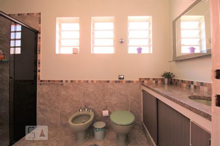 Casa à venda com 210m², 3 quartos e 3 vagasBanheiro social