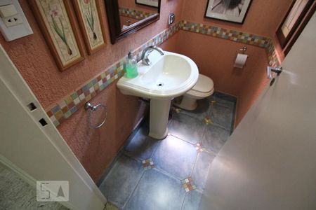 Casa à venda com 210m², 3 quartos e 3 vagasLavabo