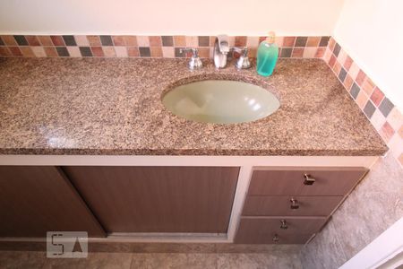 Casa à venda com 210m², 3 quartos e 3 vagasBanheiro social - Pia